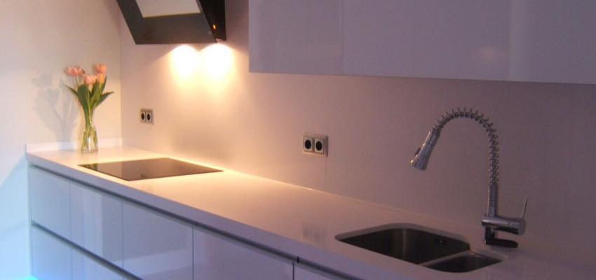 Cocina Estilo clasico Color azul, blanco, gris  diseñado por Rysibcn SL | Gremio 