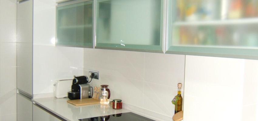 Cocina Estilo moderno Color azul cielo, blanco, gris  diseñado por Rysibcn SL | Gremio 