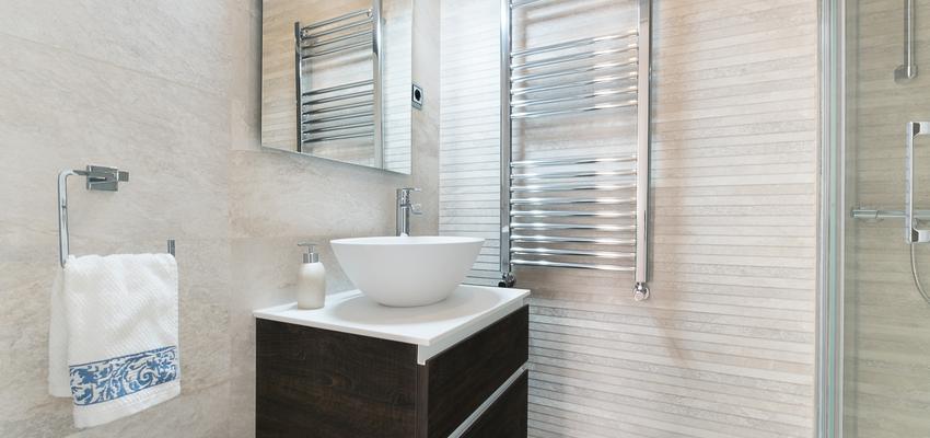 Baño Estilo moderno Color beige, marron, blanco  diseñado por Rysibcn SL | Gremio 