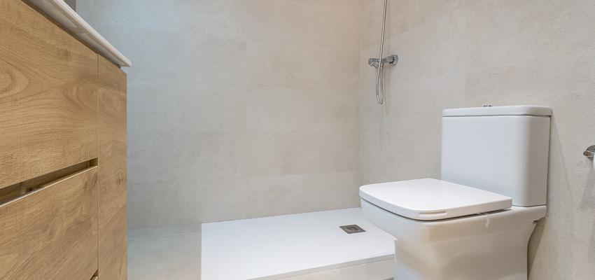 Baño Estilo moderno Color beige, beige, blanco  diseñado por Rysibcn SL | Gremio 