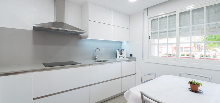 Cocina Estilo moderno Color beige, blanco, gris  diseñado por Rysibcn SL | Gremio 