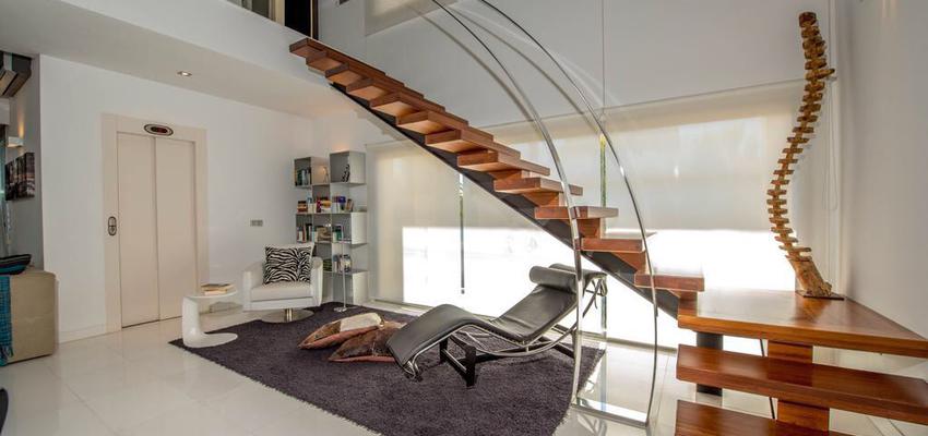 Sala de la TV, Escalera Estilo moderno Color blanco, gris, bronce  diseñado por Rysibcn SL | Gremio 