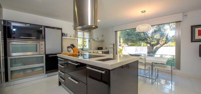 Cocina Estilo moderno Color marron, beige, blanco  diseñado por Rysibcn SL | Gremio 