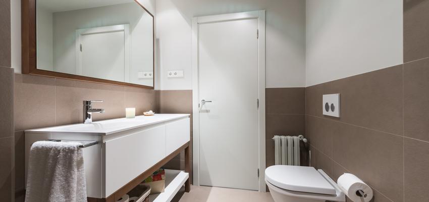 Baño style moderno color marron, marron, gris  diseñado por Standal | Interiorista | Copyright Standal