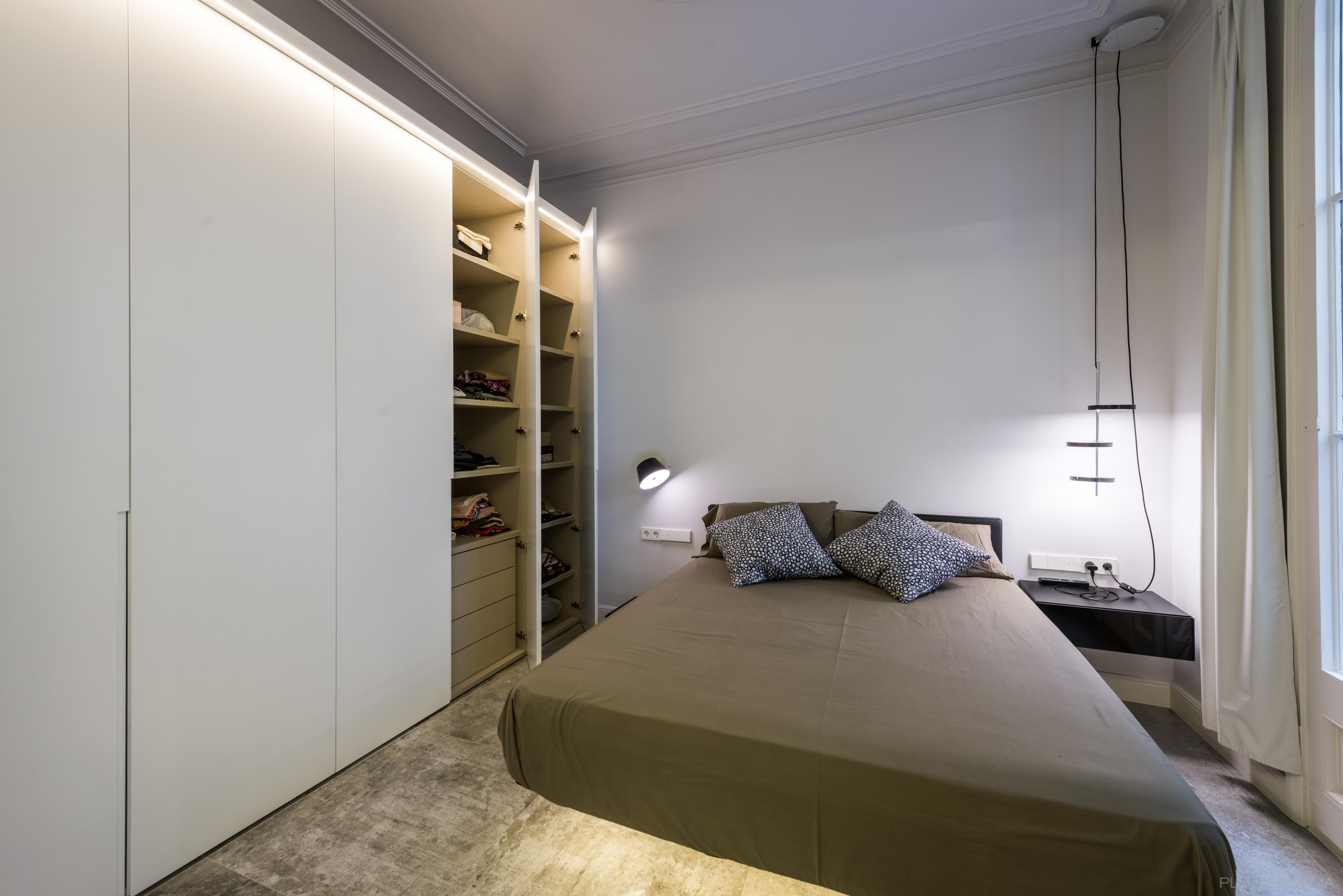 Dormitorio style moderno color marron, gris, gris  diseñado por Standal | Interiorista | Copyright Standal