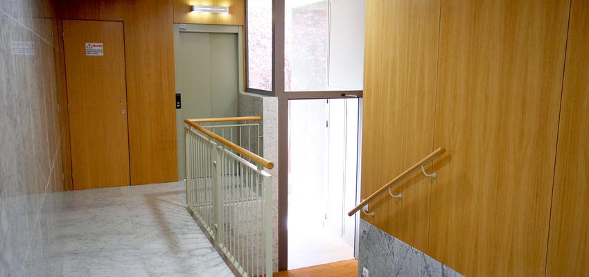 Recibidor, Vestibulo Estilo moderno Color dorado  diseñado por Ascensores Válida Lift | Gremio | Copyright Válida Lift