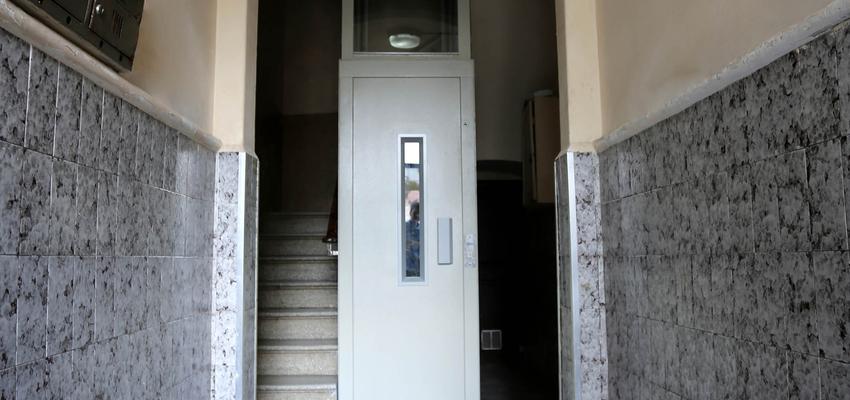 Recibidor, Vestibulo Estilo eclectico Color bronce  diseñado por Ascensores Válida Lift | Gremio | Copyright Válida Lift