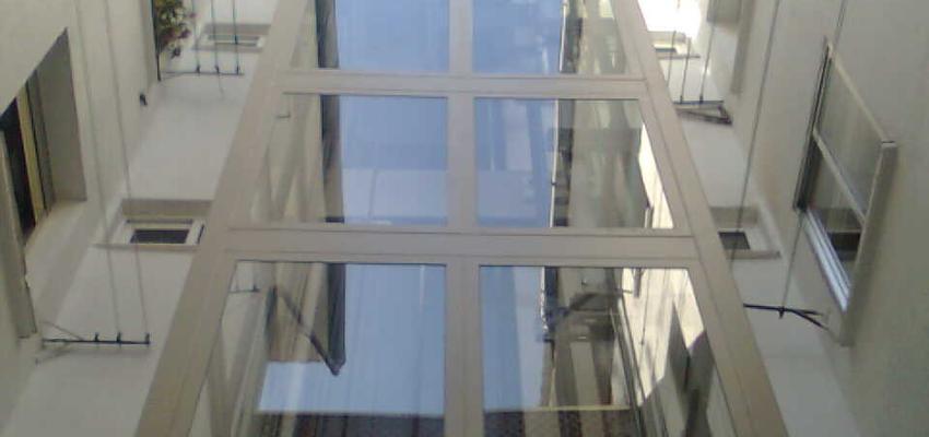 Exterior Estilo moderno Color plateado  diseñado por Ascensores Válida Lift | Gremio | Copyright Válida Lift