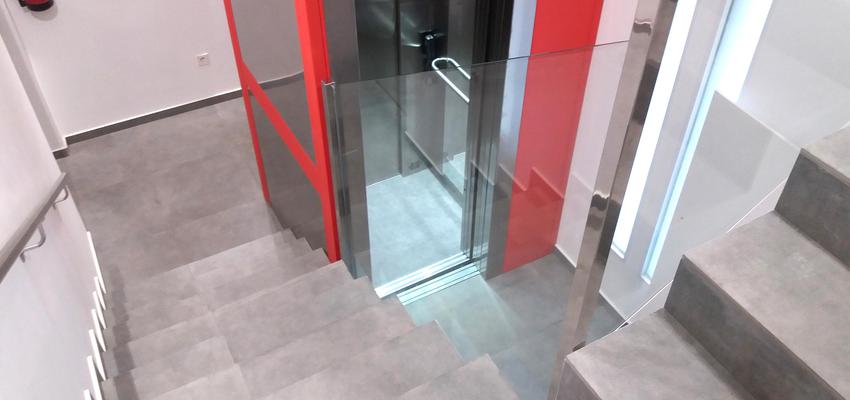 Estudio, Vestibulo, Escalera Estilo contemporaneo Color plateado  diseñado por Ascensores Válida Lift | Gremio | Copyright Válida Lift
