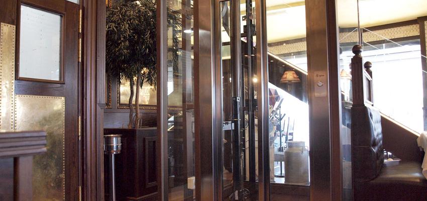 Restaurante Estilo moderno Color dorado  diseñado por Ascensores Válida Lift | Gremio | Copyright Válida Lift