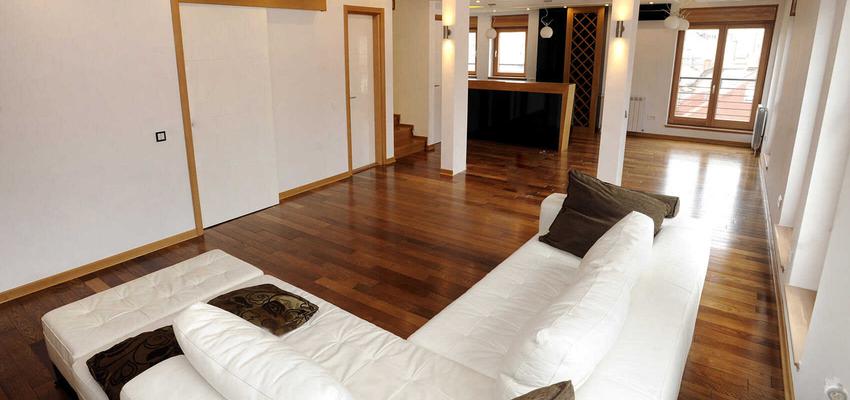 Loft Estilo contemporaneo Color marron, marron, blanco, negro  diseñado por REFORMAS BARCELONA JRM | Gremio 