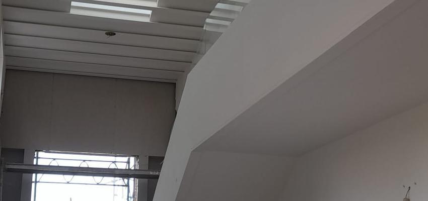 Balcon, Escalera, Galería Estilo mediterraneo Color crema, gris, gris oscuro  diseñado por RenovaWorks. SL | Reformista, constructor | Copyright Propia