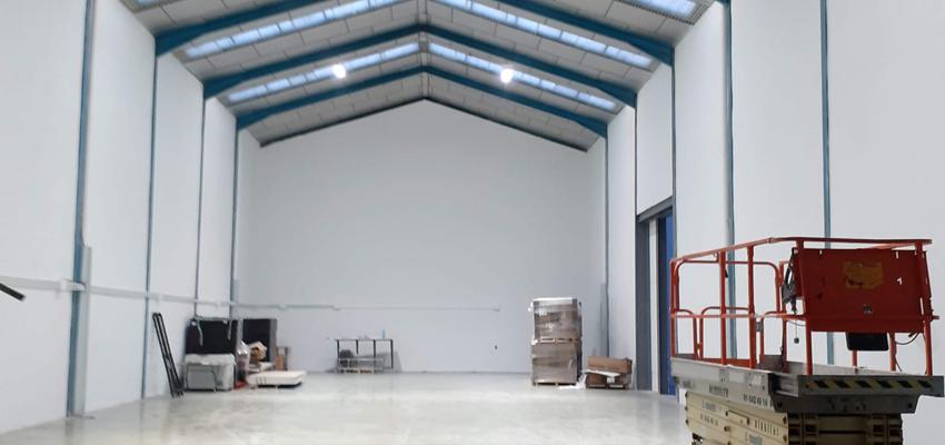 Gimnasio, Escalera, Bodega Estilo clasico Color crema, beige, plateado  diseñado por RenovaWorks. SL | Reformista, constructor | Copyright Propia