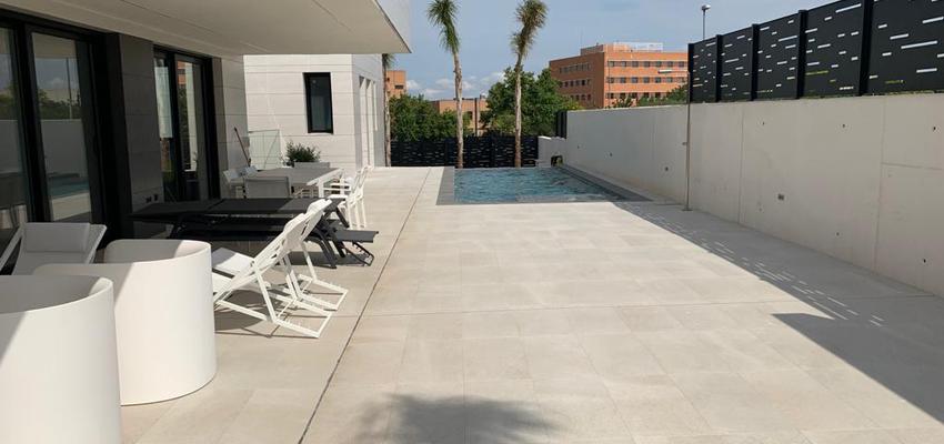 Porche Estilo moderno Color azul, beige  diseñado por PLANIA | Gremio | Copyright PLANIA