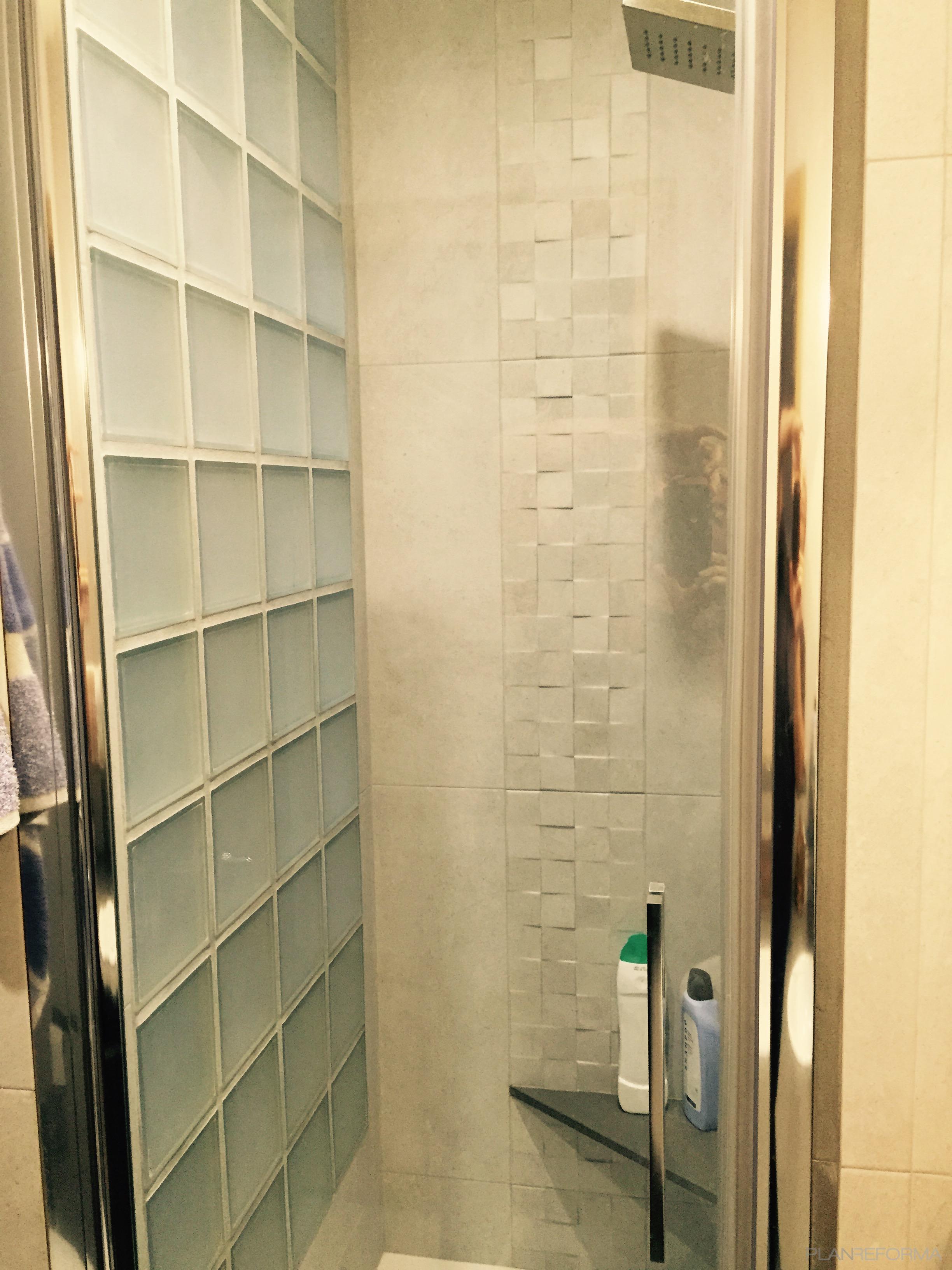 Baño style moderno color beige, blanco, plateado  diseñado por Adolfo Cruz Fernandez | Gremio 