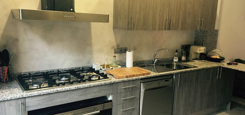 Cocina style moderno color beige, blanco, gris, gris, negro  diseñado por Adolfo Cruz Fernandez | Gremio 