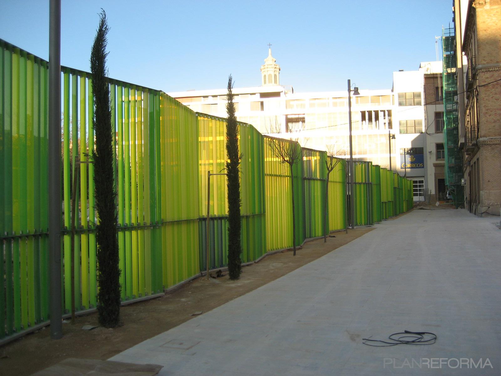 Exterior Estilo moderno Color amarillo, verde, gris  diseñado por Argen Edificacion,  tecnicas constructivas, direccion de obras y gestion | Arquitecto Técnico | Copyright Juan Miguel Martinez Blaya