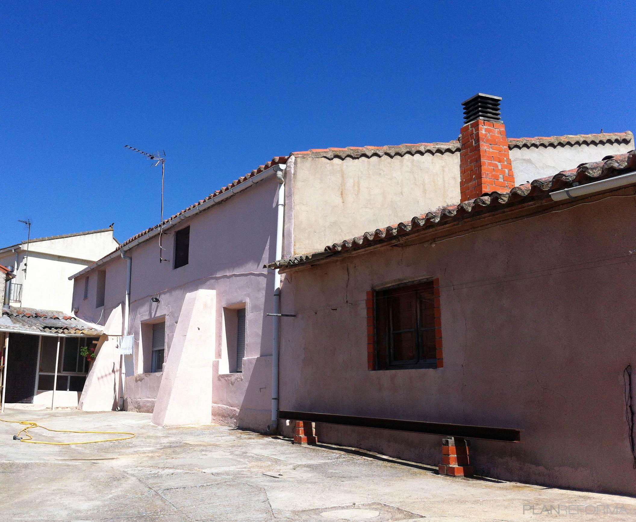 Patio, Exterior style tradicional color beige, blanco  diseñado por ferreras ubierna arquitectura | Arquitecto 