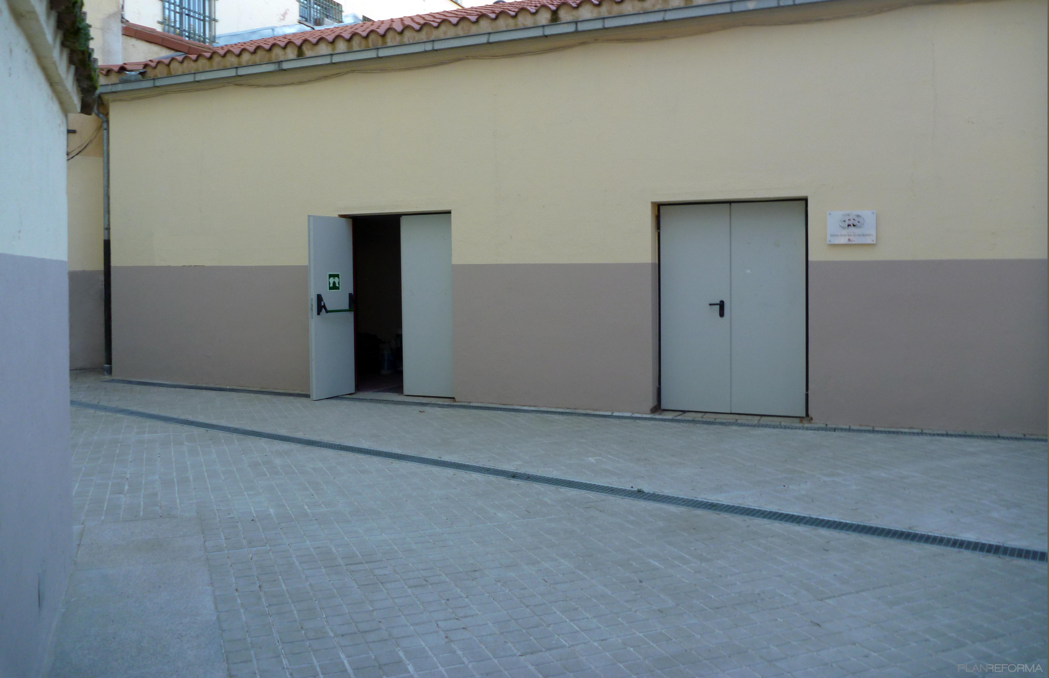 Exterior style tradicional color beige, beige, gris  diseñado por ferreras ubierna arquitectura | Arquitecto 
