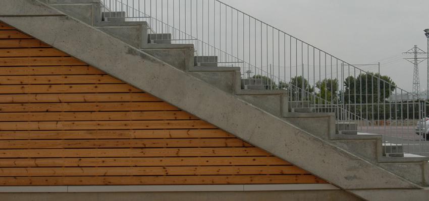 Escalera style contemporaneo color marron, marron  diseñado por Jordi Janué i Miret | Arquitecto 