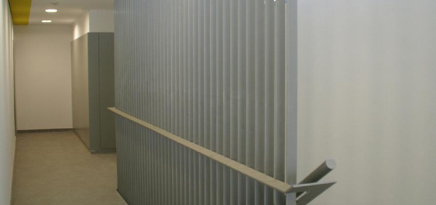 Escalera style moderno color beige, blanco, gris  diseñado por Jordi Janué i Miret | Arquitecto 