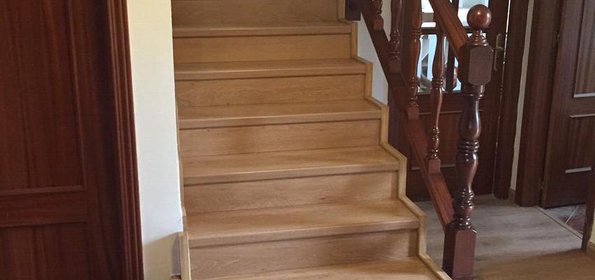 Escalera Estilo tradicional Color beige  diseñado por Madegar - Puertas y Armarios Málaga | Gremio | Copyright Madegar