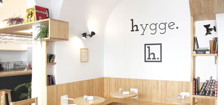 Cafeteria Estilo moderno Color beige, blanco, negro  diseñado por POA Estudio | Arquitecto | Copyright POA Estudio