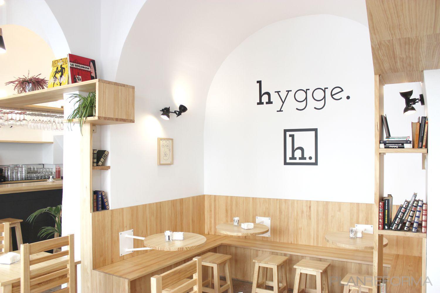 Cafeteria Estilo moderno Color beige, blanco, negro  diseñado por POA Estudio | Arquitecto | Copyright POA Estudio