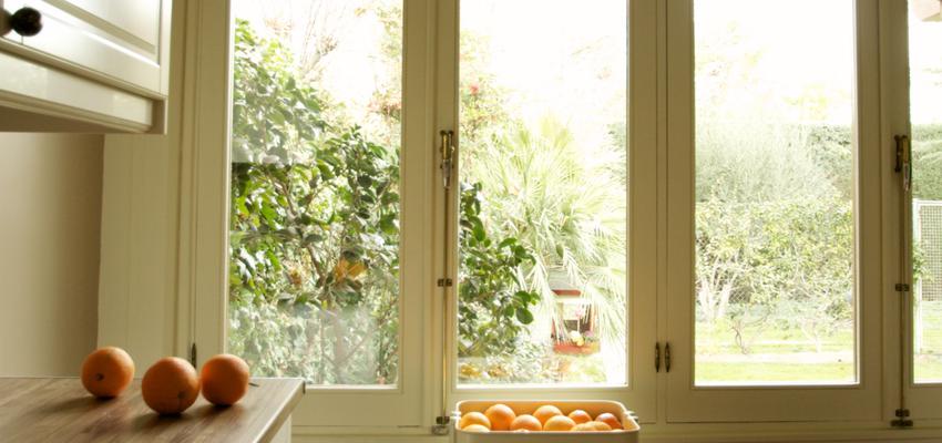 Cocina Estilo clasico Color beige, marron, plateado  diseñado por Virginia Sánchez | Interiorista 