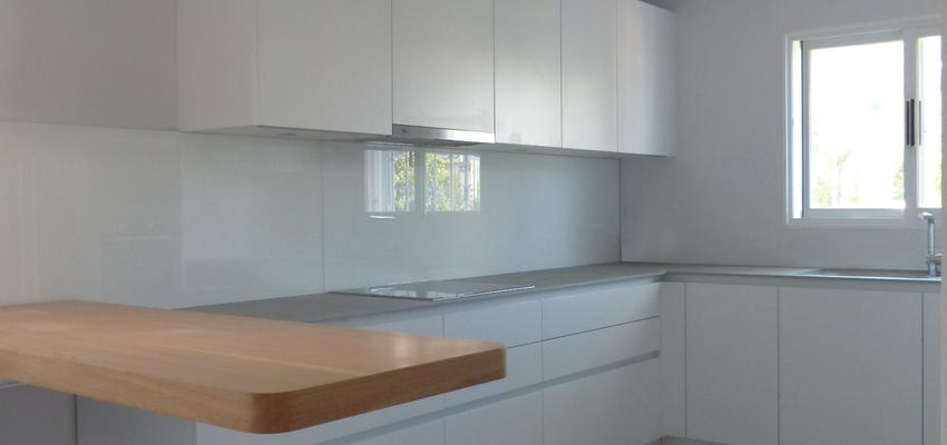 Cocina style contemporaneo color beige, blanco, gris  diseñado por Estanis Segura | Arquitecto | Copyright Sí