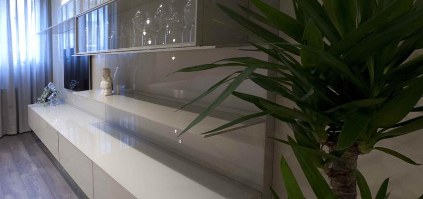 Sala de la TV, Salon Estilo moderno Color beige, blanco, gris  diseñado por contemporanea interiorismo | Interiorista 