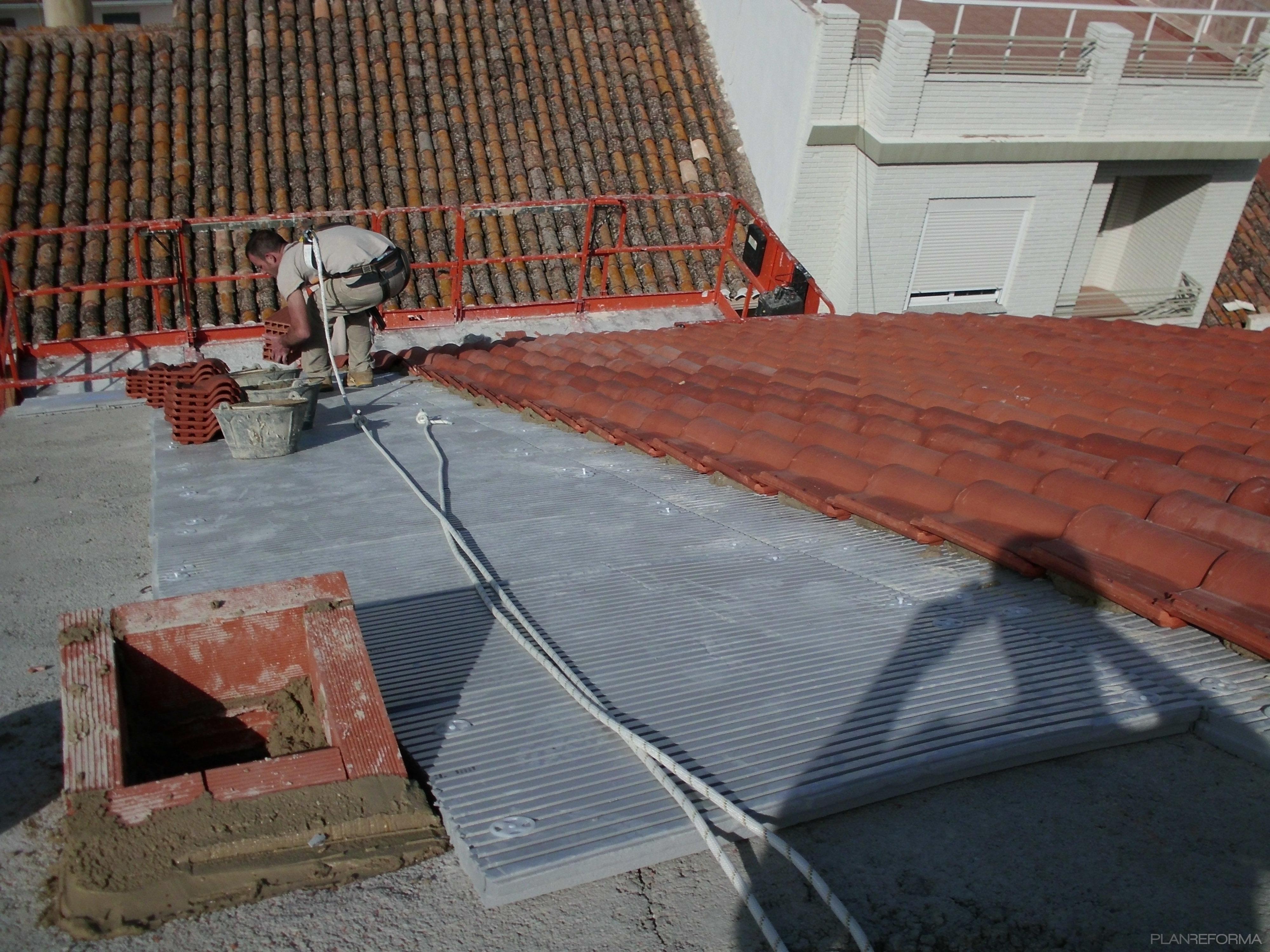 Exterior style contemporaneo color marron  diseñado por MG2 Construcciones y reformas | Gremio 