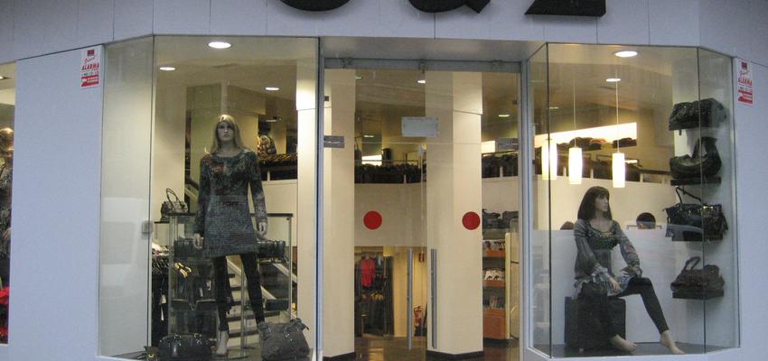 Tienda style moderno color marron, plateado  diseñado por XTid Associates | Arquitecto 