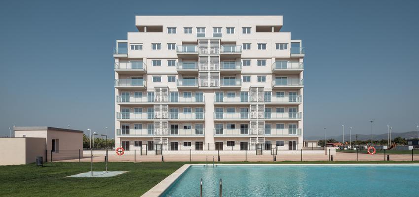 Exterior Estilo contemporaneo Color azul cielo, blanco, plateado  diseñado por Enrique Canellas | Arquitecto | Copyright Canlopstudio