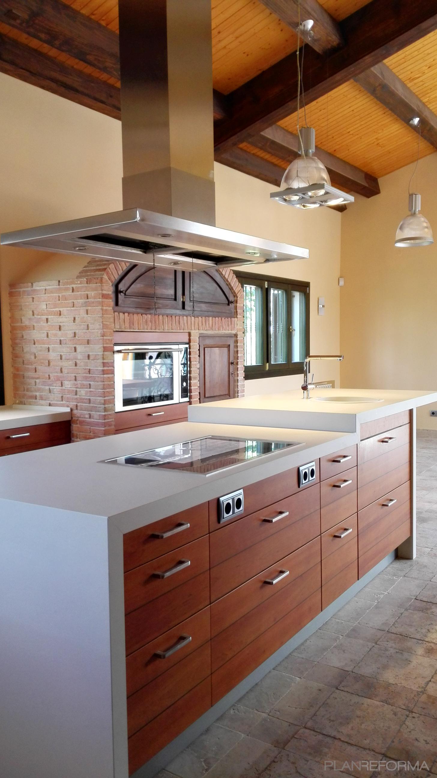 Cocina style rustico color marron, marron, plateado