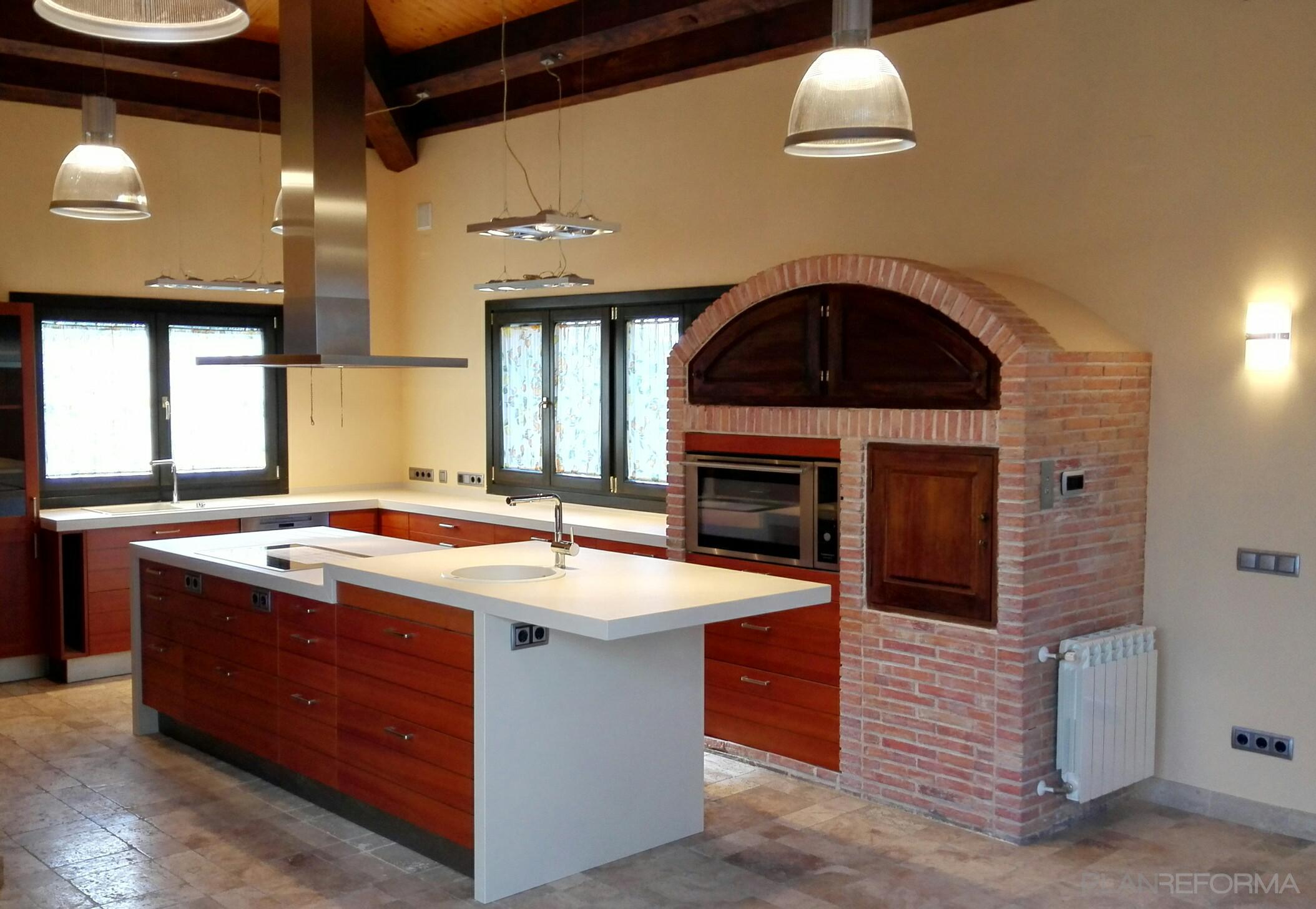 Cocina Estilo rustico Color beige, marron, marron, blanco, plateado