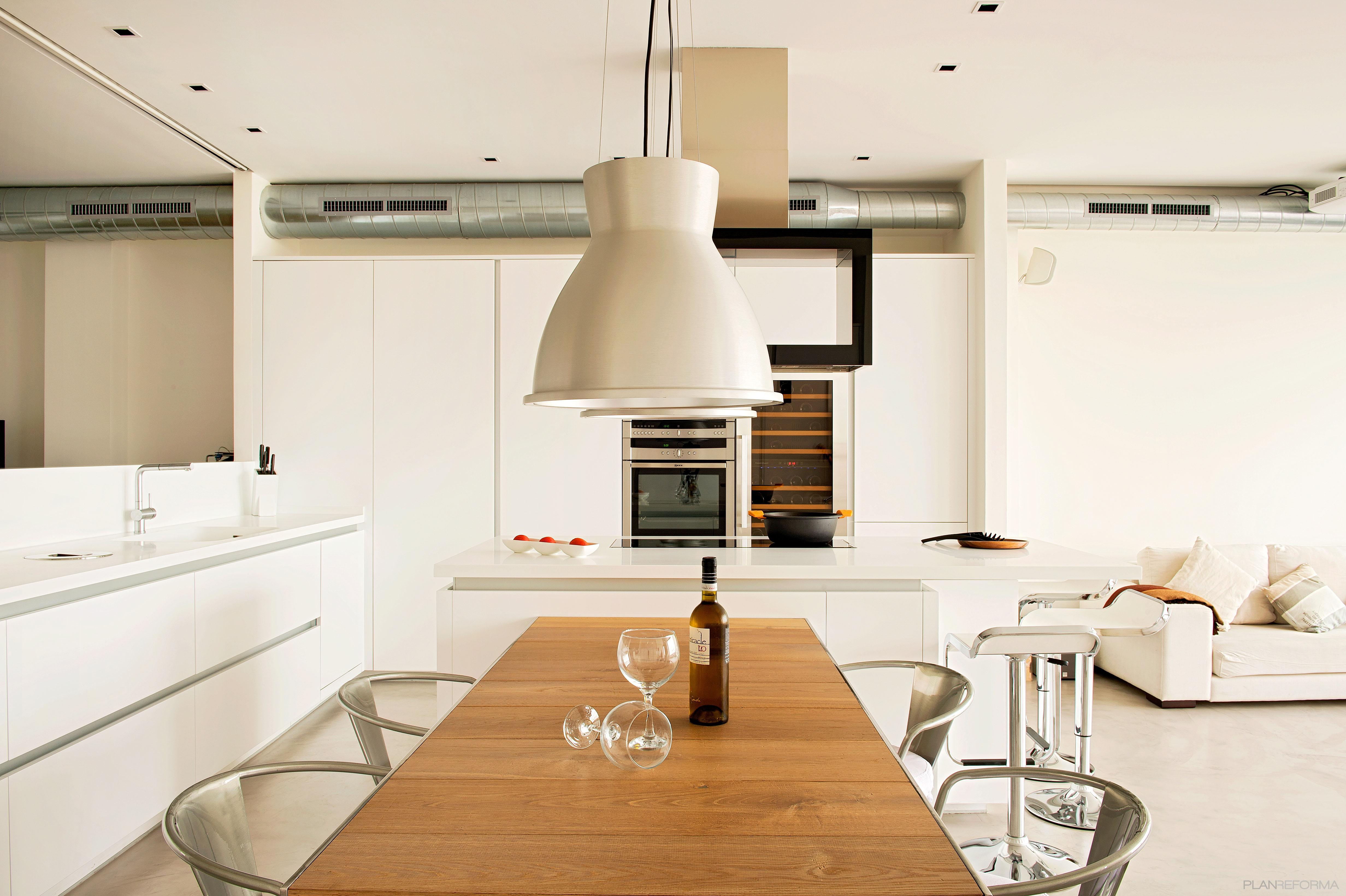 Comedor, Cocina, Salon Estilo moderno Color marron, blanco, gris, negro, plateado  diseñado por estudioitales | Decorador 