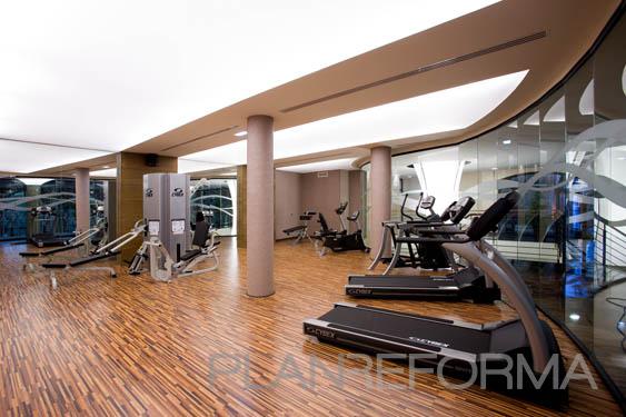 Gimnasio, Hotel, SPA Estilo contemporaneo Color marron, marron, beige, blanco, negro  diseñado por estudioitales | Decorador 