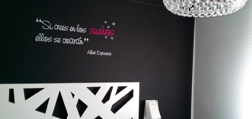 Dormitorio style vanguardista color blanco, negro  diseñado por Habitaka | Interiorista 