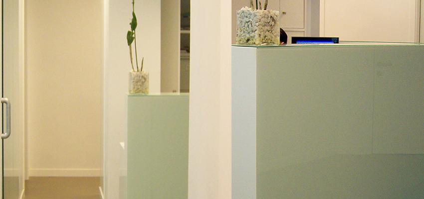 Vestibulo style moderno color blanco  diseñado por encajes de arquitectura | Arquitecto 