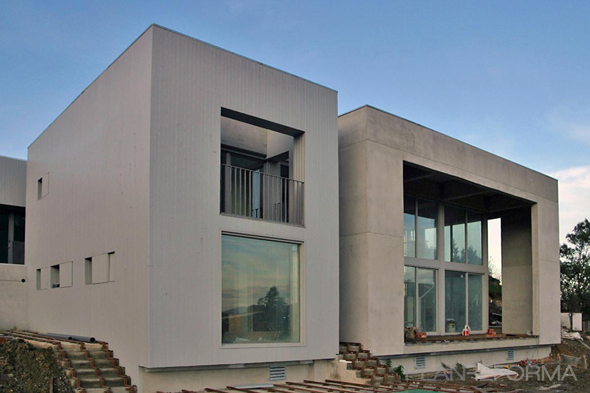 Exterior Estilo moderno Color gris  diseñado por Ortega Arquitectos Técnicos | Arquitecto Técnico | Copyright Igor Ortega