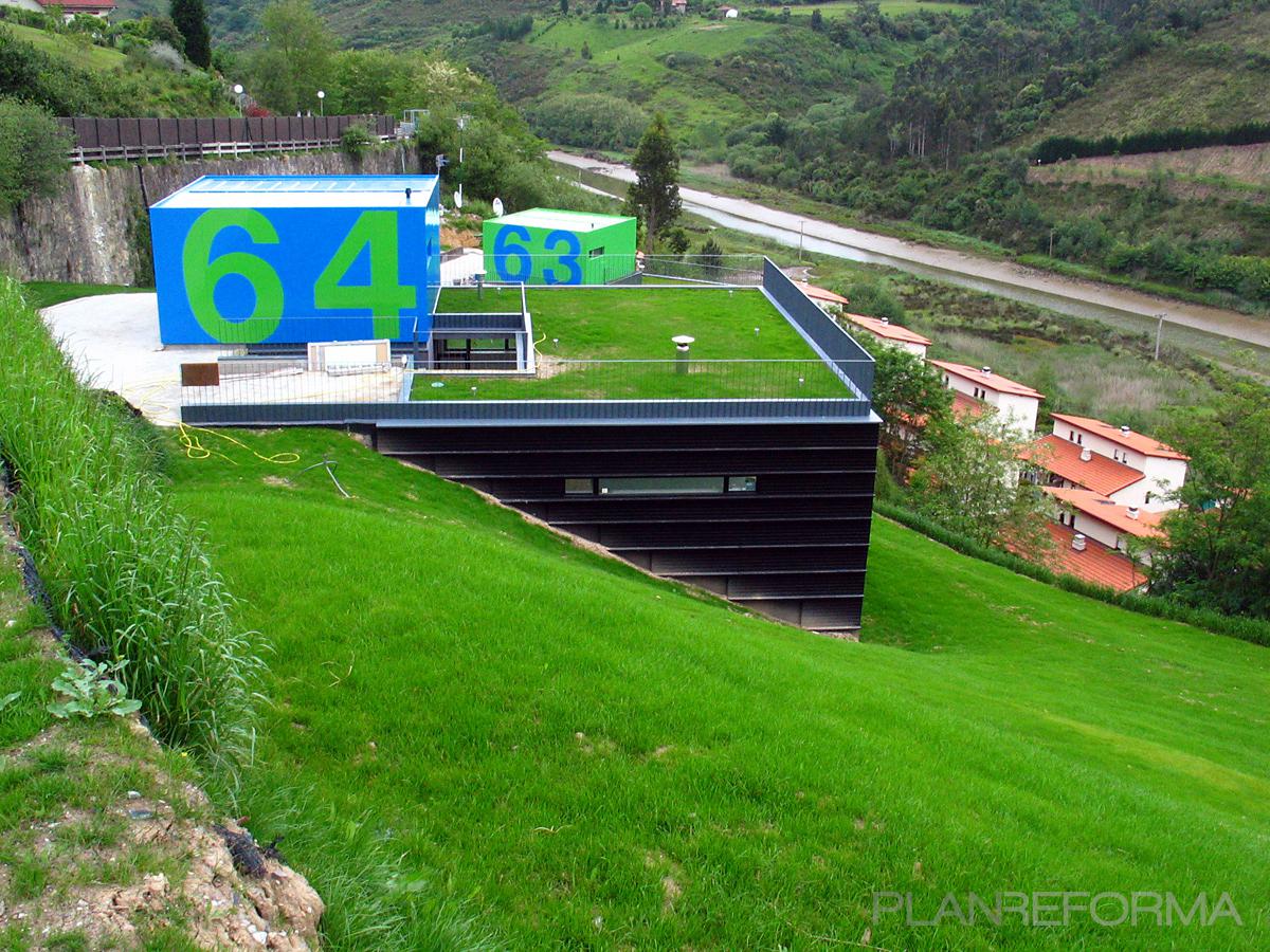 Exterior, Loft Estilo moderno Color verde, azul oscuro, negro  diseñado por Ortega Arquitectos Técnicos | Arquitecto Técnico | Copyright Igor Ortega