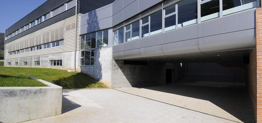 Exterior Estilo moderno Color azul oscuro, gris, gris  diseñado por Ortega Arquitectos Técnicos | Arquitecto Técnico | Copyright Igor Ortega