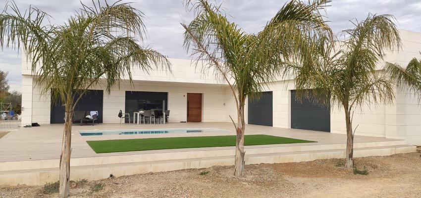 Terraza Estilo moderno Color azul  diseñado por Grupo Rumil | Reformista, constructor 