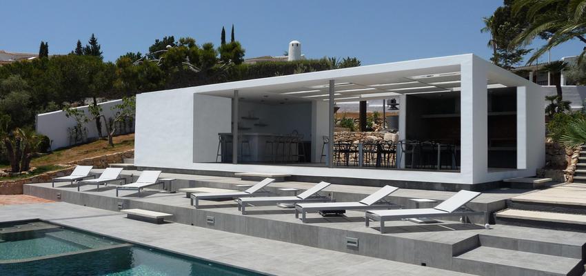 Exterior Estilo moderno Color blanco  diseñado por ADI ESCURA ARQUITECTOS | Arquitecto | Copyright ADI ESCURA ARQUITECTOS