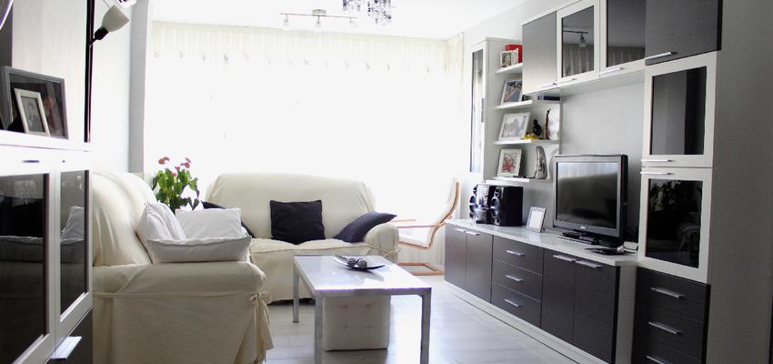 Salon Estilo contemporaneo Color gris, gris, negro  diseñado por GRUPO STYLO REFORMAS Y DECORACIÓN S.L. | Gremio 