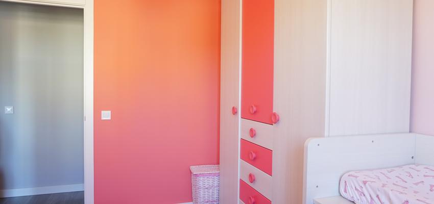 Dormitorio Estilo moderno Color rojo, beige, blanco  diseñado por GRUPO STYLO REFORMAS Y DECORACIÓN S.L. | Gremio | Copyright stylo reformas y decoración sl