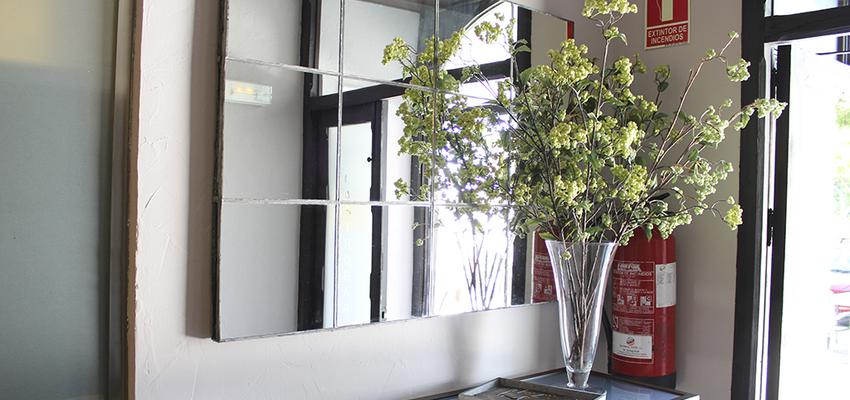 Recibidor, Restaurante Estilo moderno Color marron, blanco  diseñado por GRUPO STYLO REFORMAS Y DECORACIÓN S.L. | Gremio | Copyright Stylo