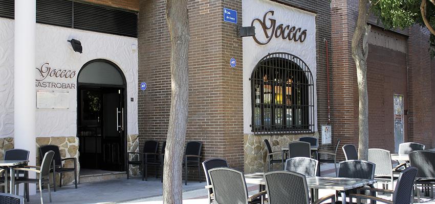 Exterior, Restaurante Estilo moderno Color marron, blanco  diseñado por GRUPO STYLO REFORMAS Y DECORACIÓN S.L. | Gremio | Copyright Stylo