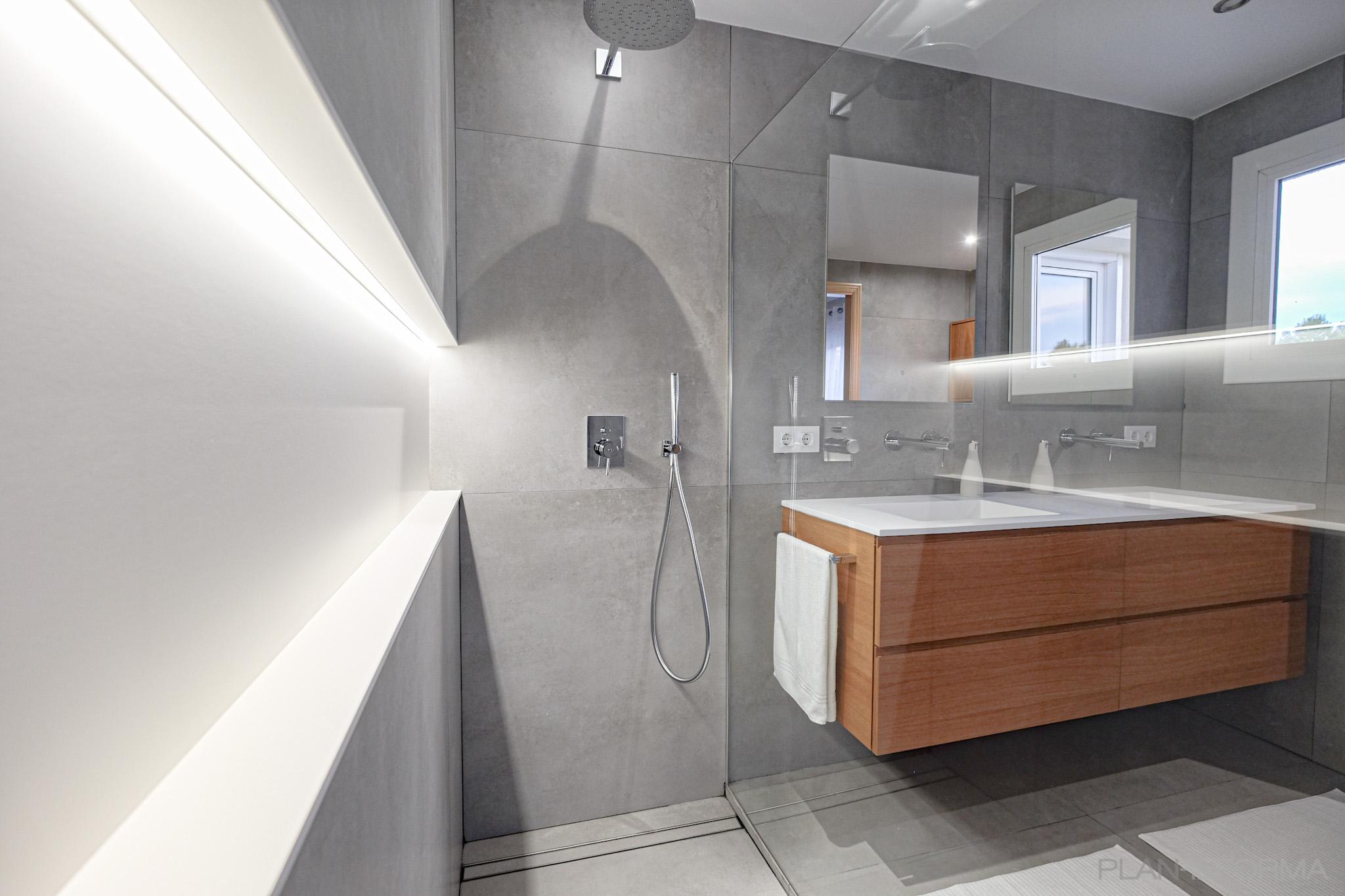 Baño Estilo moderno Color blanco, gris, bronce